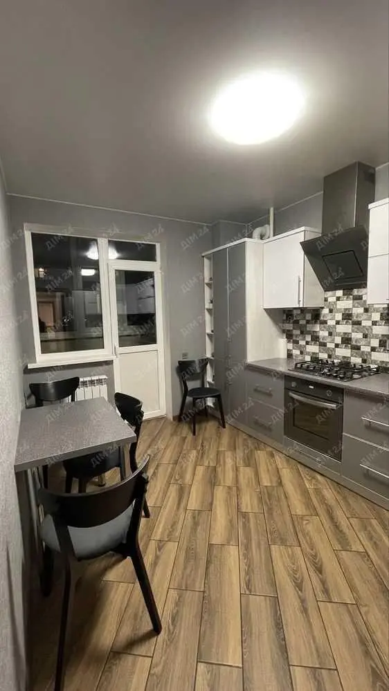 Трикімнатна квартира на Розсошенцях в ЖК Садовий