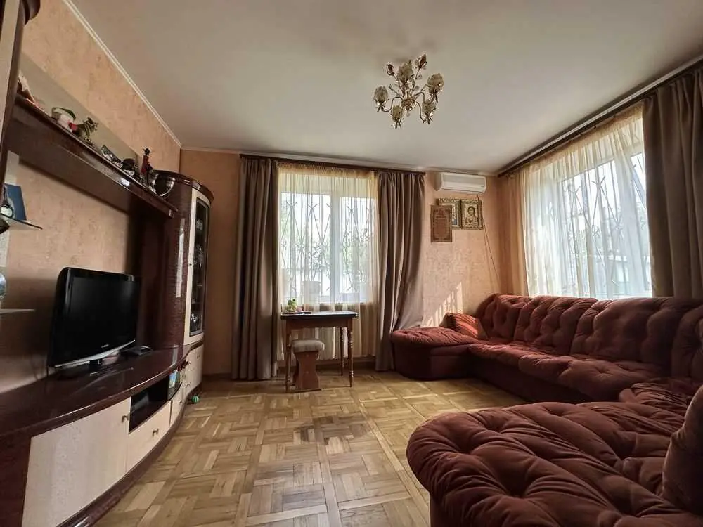 Новий будинок по кільцю.