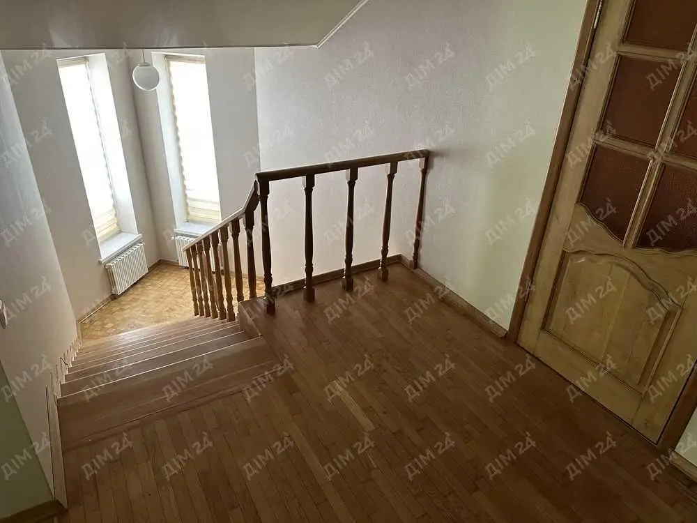 Новий будинок по кільцю.