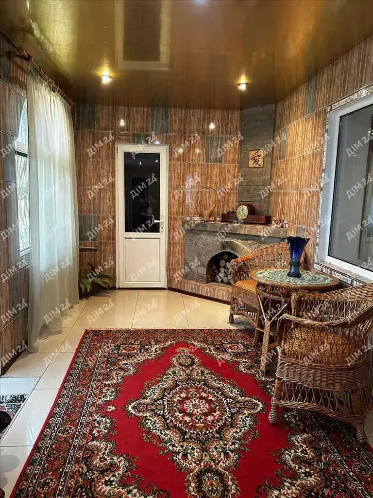 Сосни на ділянці, річка та пляж за воротами. Пошук закінчено!