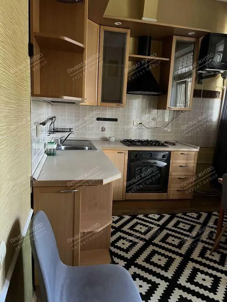 Трикімнатна квартира поруч зі Стадіоном Ворскла