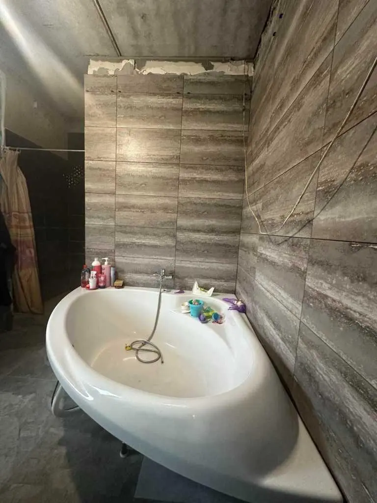 У продажу сучасний будинок