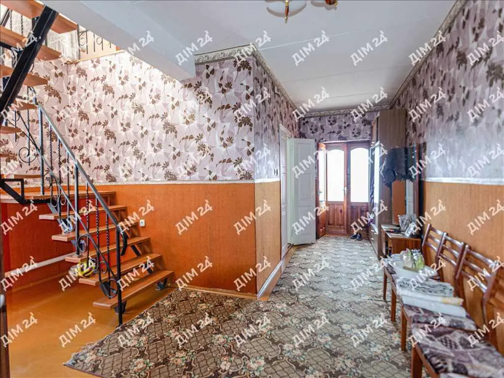 Будинок з господарськими спорудами у Решетилівці