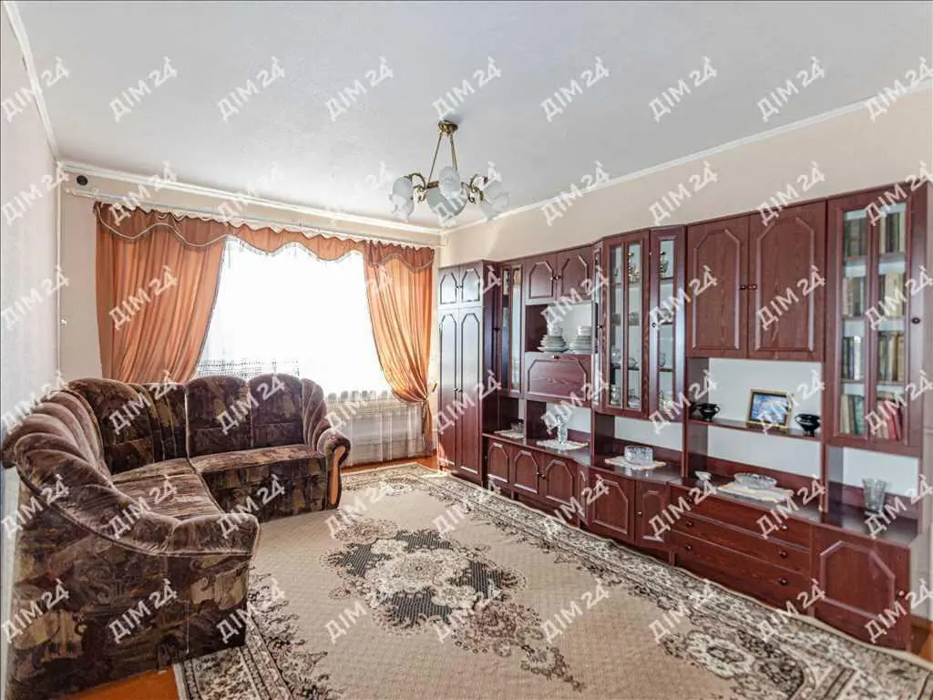 Будинок з господарськими спорудами у Решетилівці