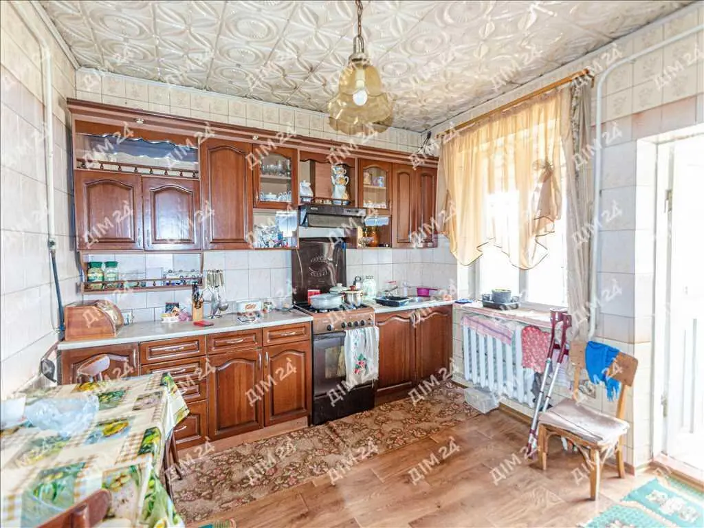 Будинок з господарськими спорудами у Решетилівці