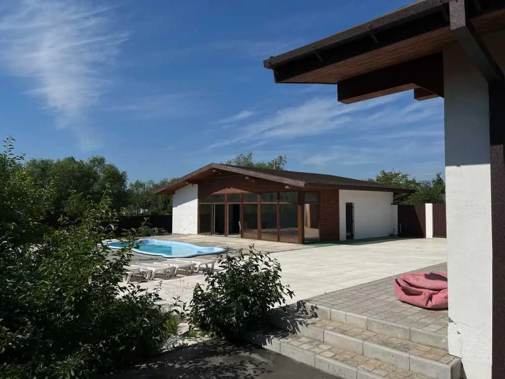 Шикарний будинок на Рибцях