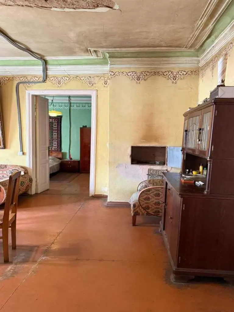 Частина будинку біля центрального ринку.