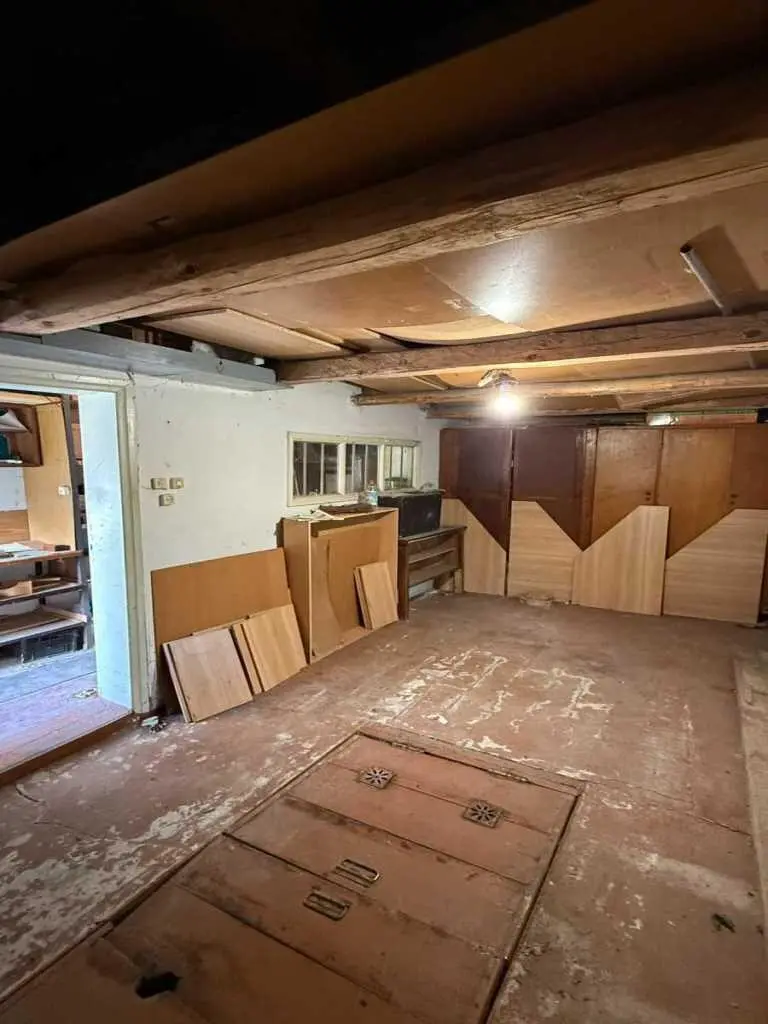 Частина будинку біля центрального ринку.