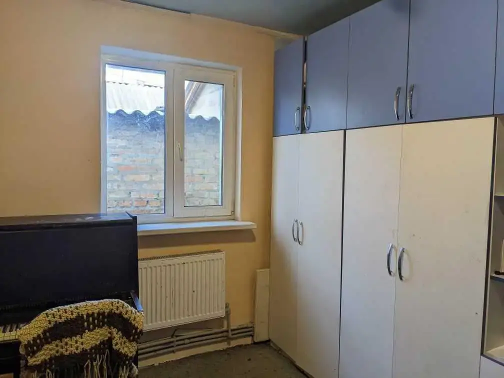 Окремий будинок біля річки