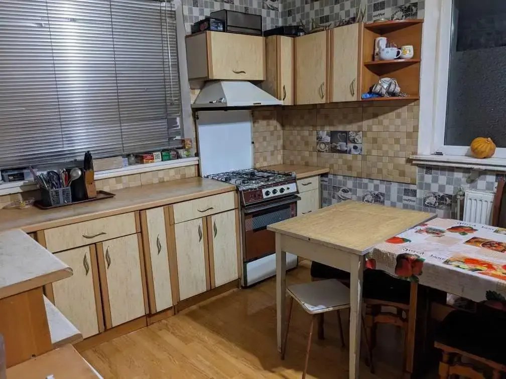 Окремий будинок біля річки