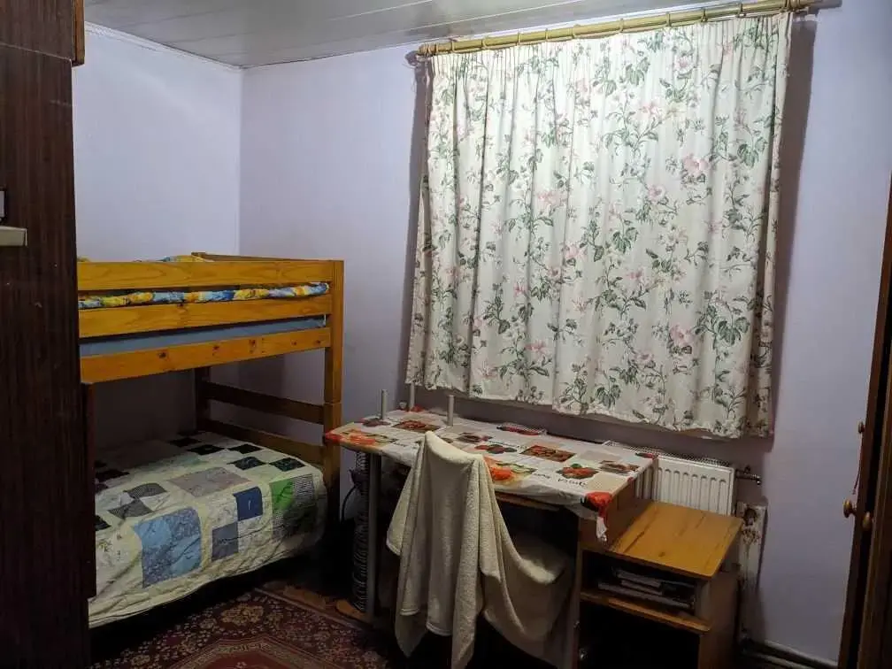 Окремий будинок біля річки