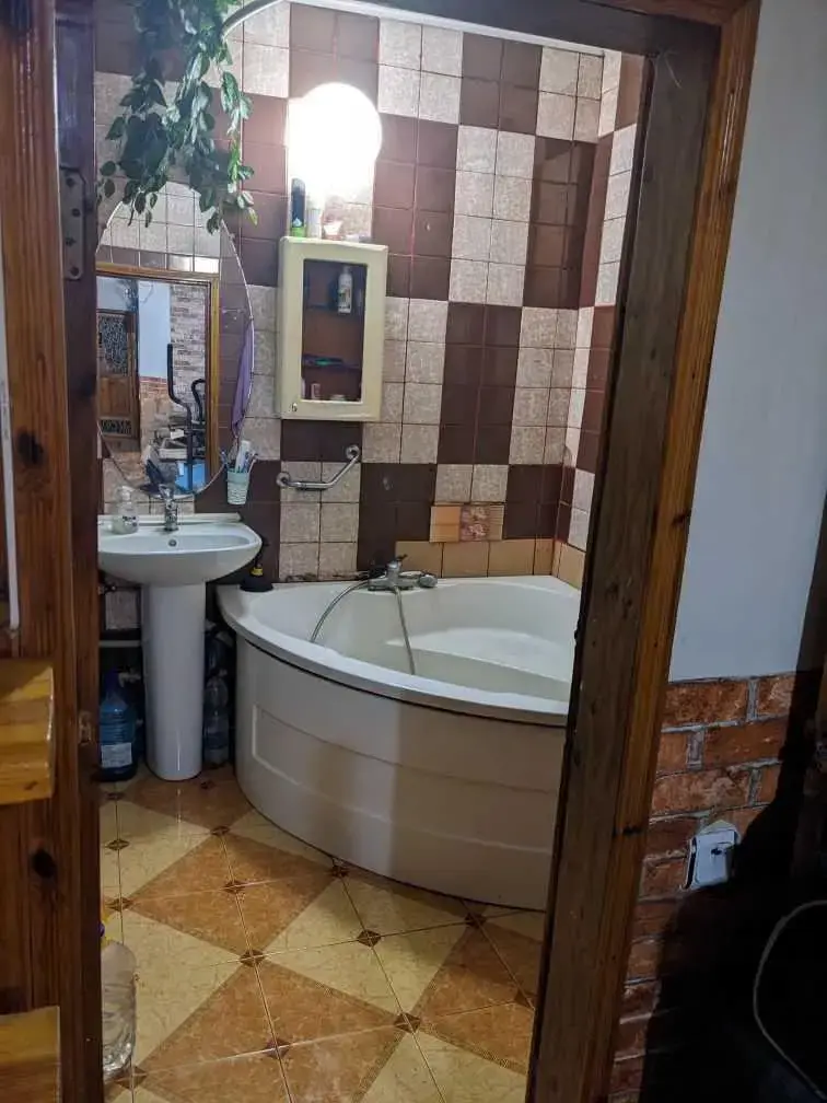 Окремий будинок біля річки