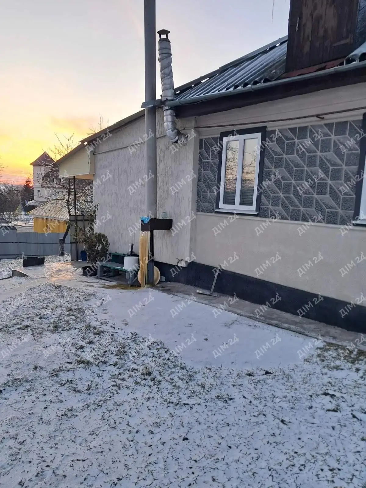 Гарний будинок в центрі Нових Санжар