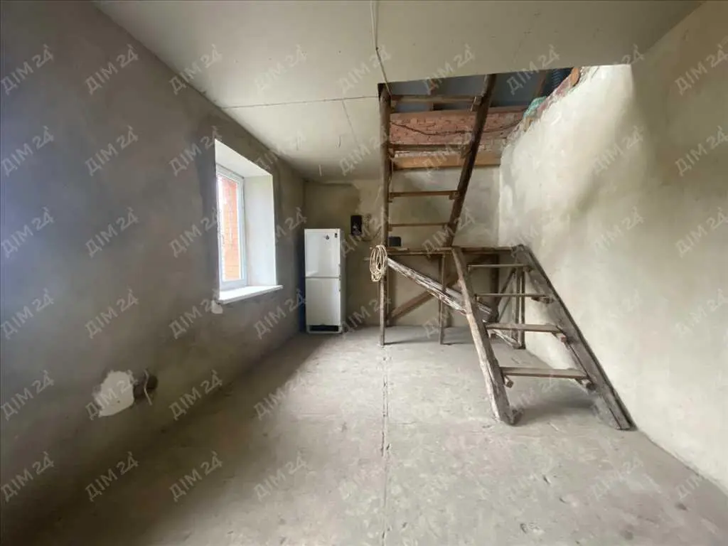 Капітальний будинок, 1 км від Макдональдса.