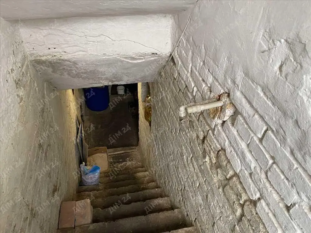 Капітальний будинок, 1 км від Макдональдса.