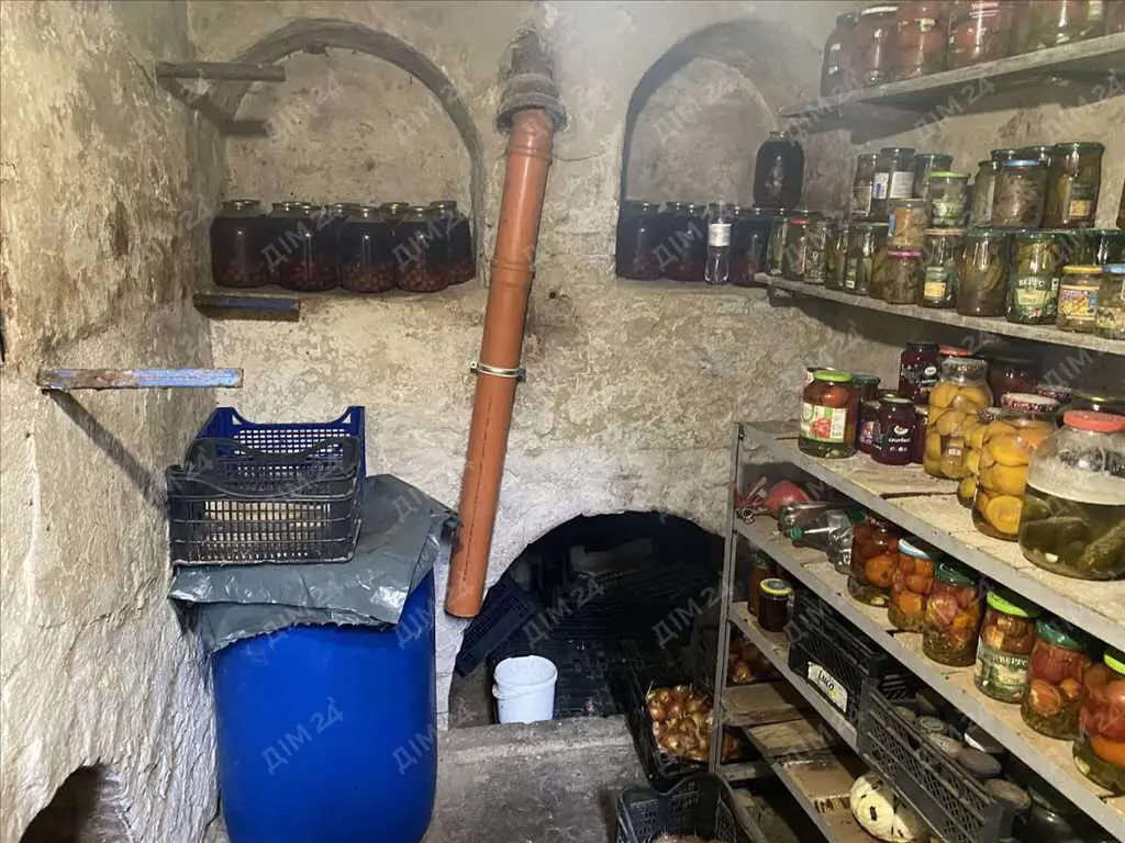 Капітальний будинок, 1 км від Макдональдса.