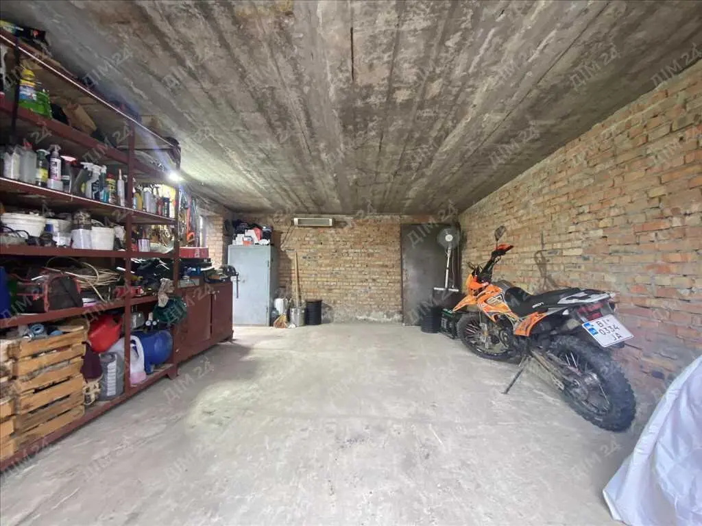 Капітальний будинок, 1 км від Макдональдса.