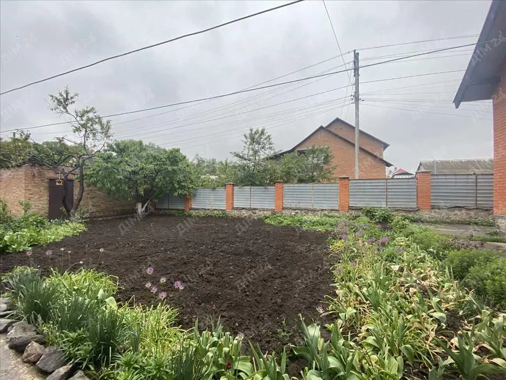 Капітальний будинок, 1 км від Макдональдса.