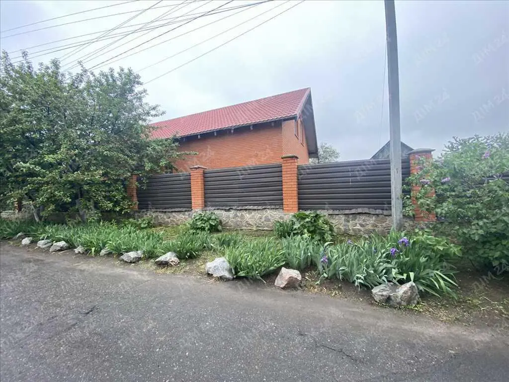 Капітальний будинок, 1 км від Макдональдса.