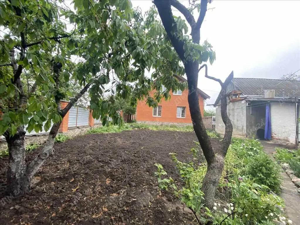 Капітальний будинок, 1 км від Макдональдса.