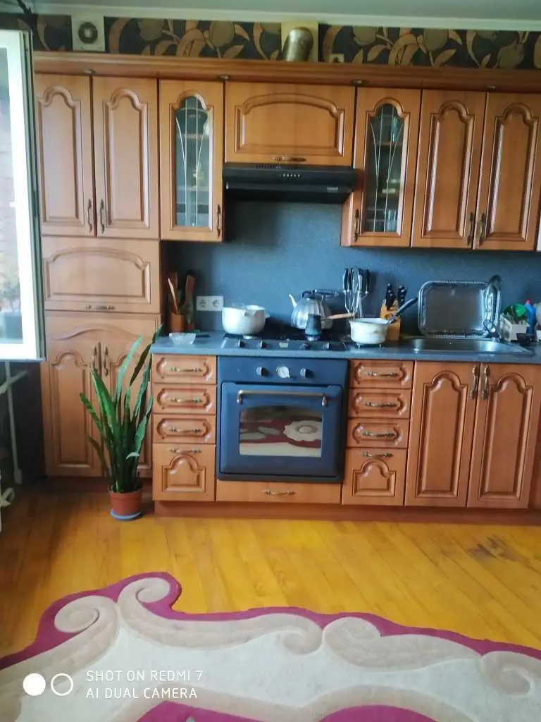 Велика трикімнатна квартира, чешка! 