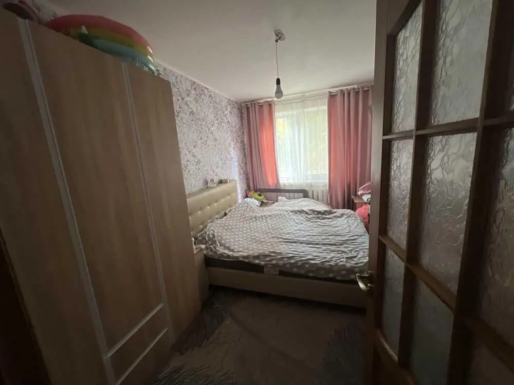 Затишна трикімнатна квартира.