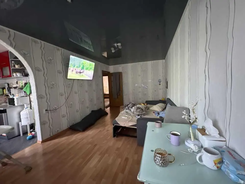 Затишна трикімнатна квартира.