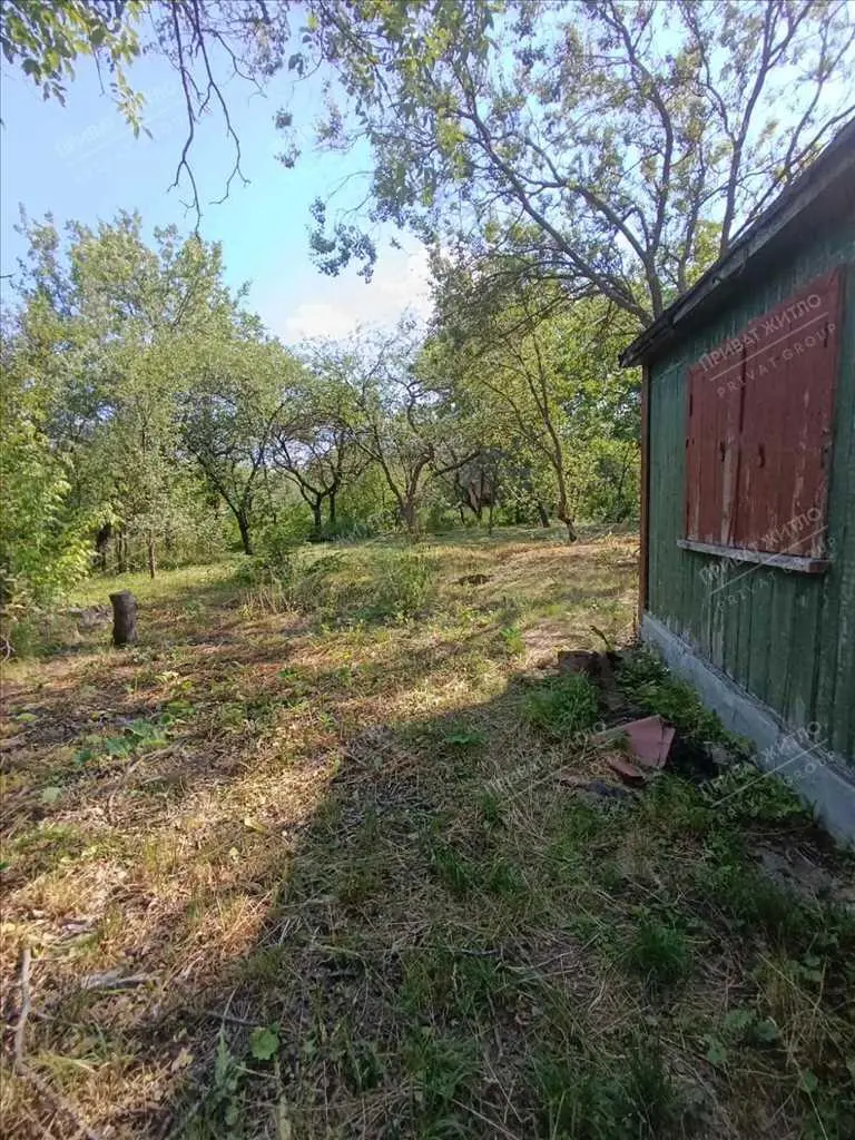 Ділянка з дачним будиночком в перспективі!