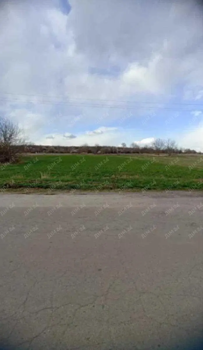 Земельна ділянка в Жуках