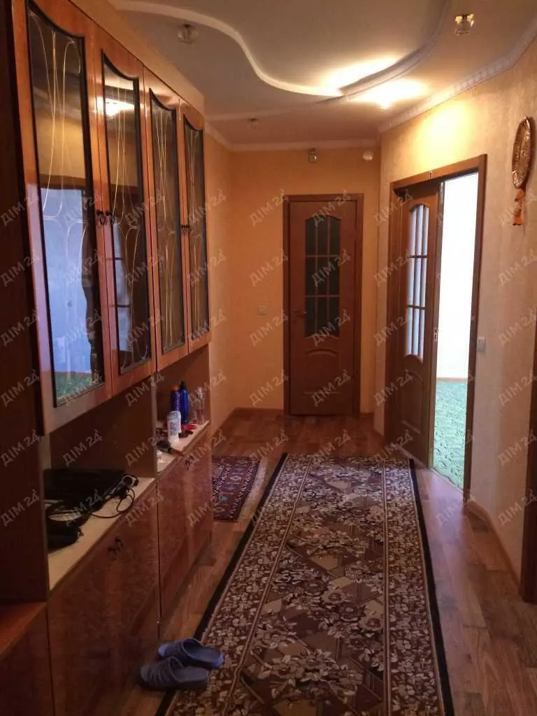 Трикімнатна квартира біля Листопаду!