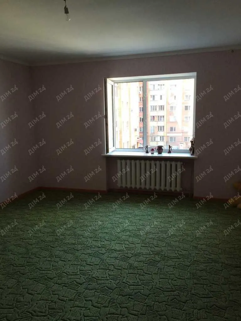 Трикімнатна квартира біля Листопаду!