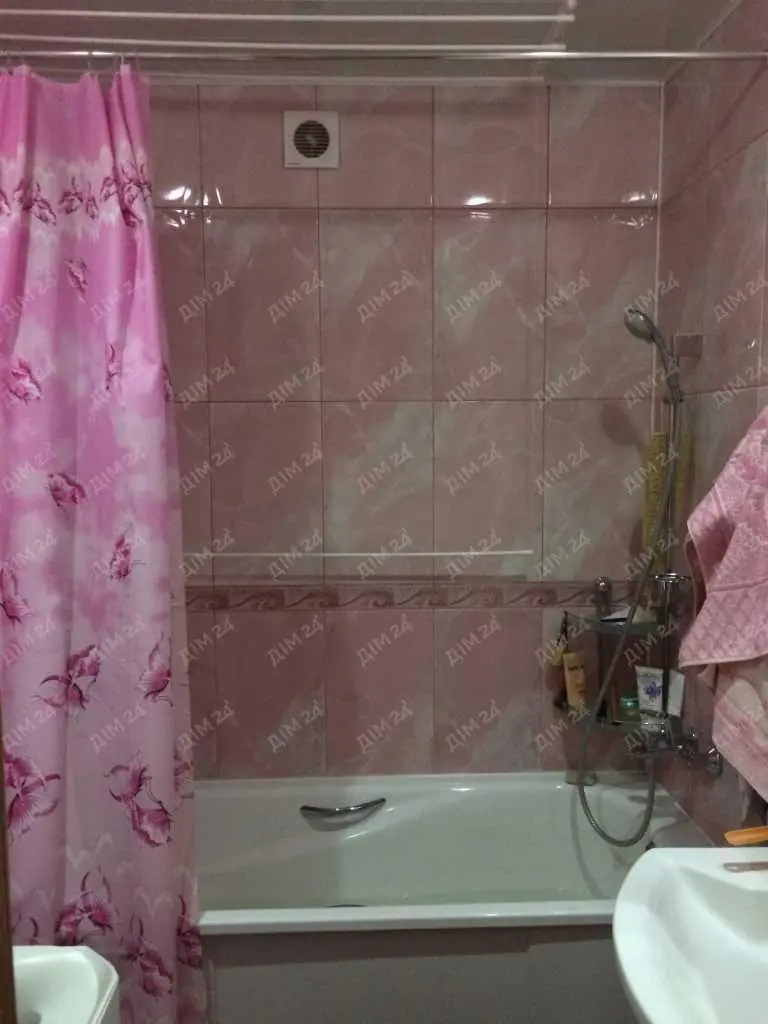 Трикімнатна квартира біля Листопаду!