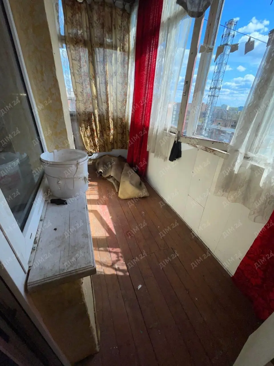 Простора трикімнатна квартира на Подолі