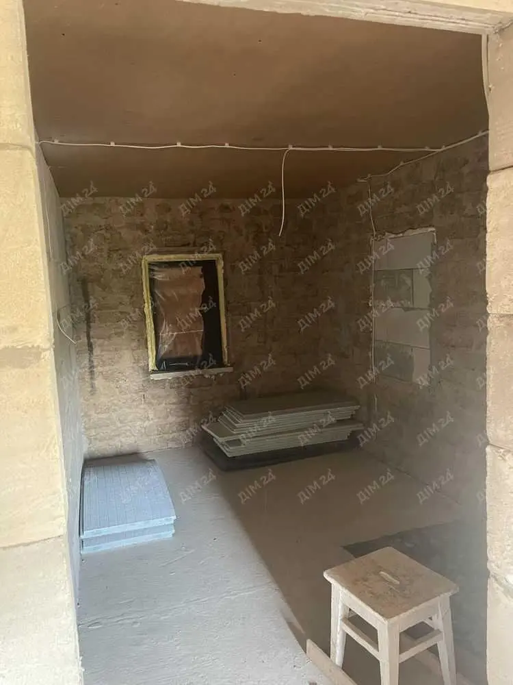 Окремий будинок в центрі Рибців.