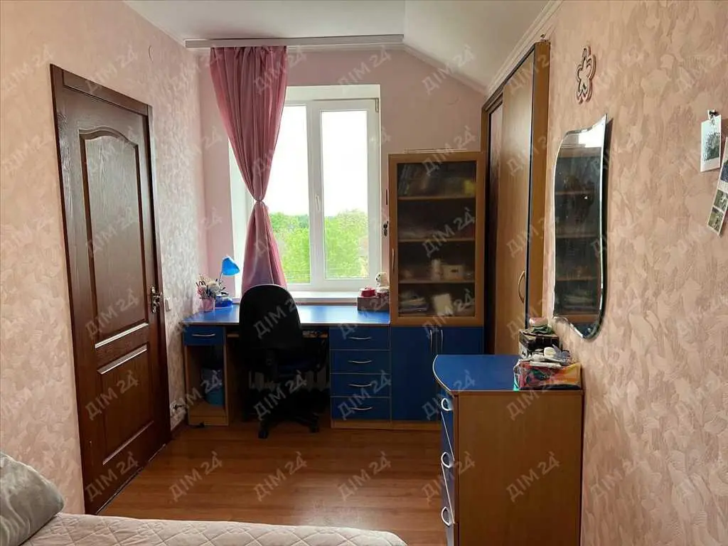 4-кімнатна квартира з  видом на монастир у самому серці історичної Полтави!