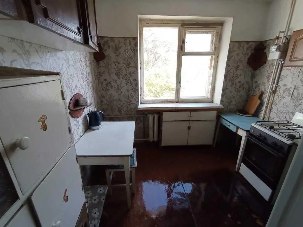 Продаж трикімнатної кімнатної "чешки"