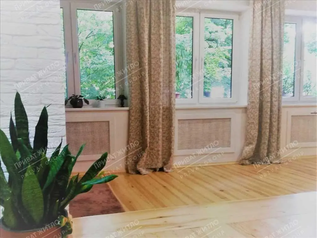 3 кімнатна квартира в центрі міста.