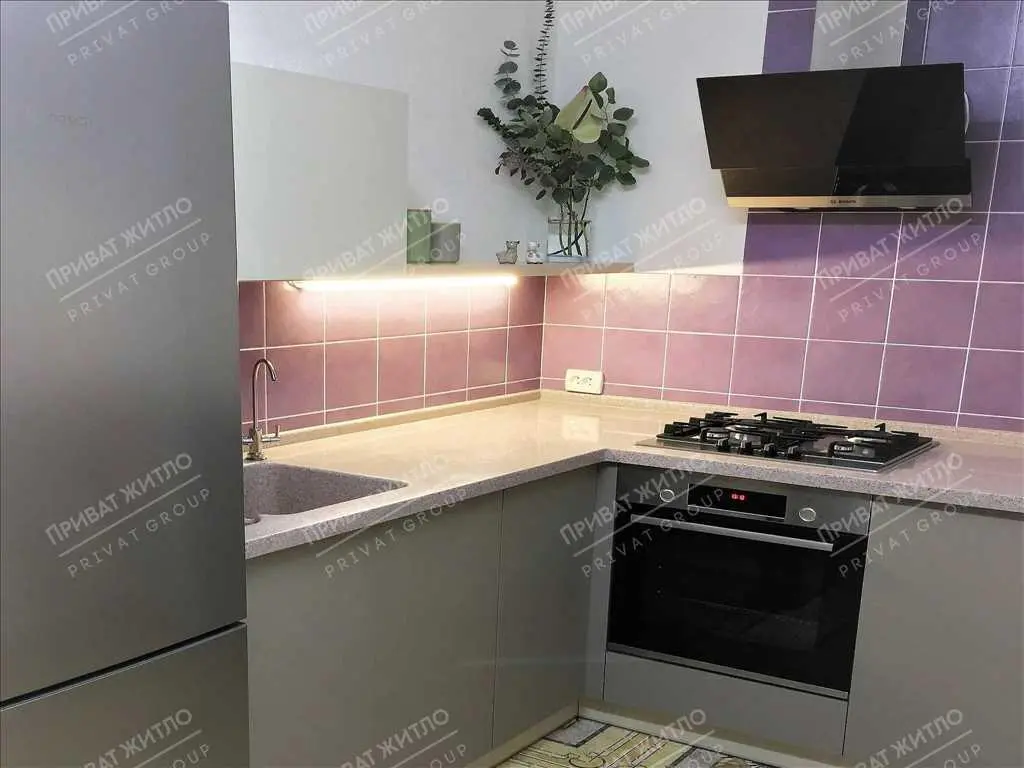 3 кімнатна квартира в центрі міста.