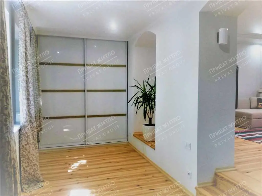 3 кімнатна квартира в центрі міста.