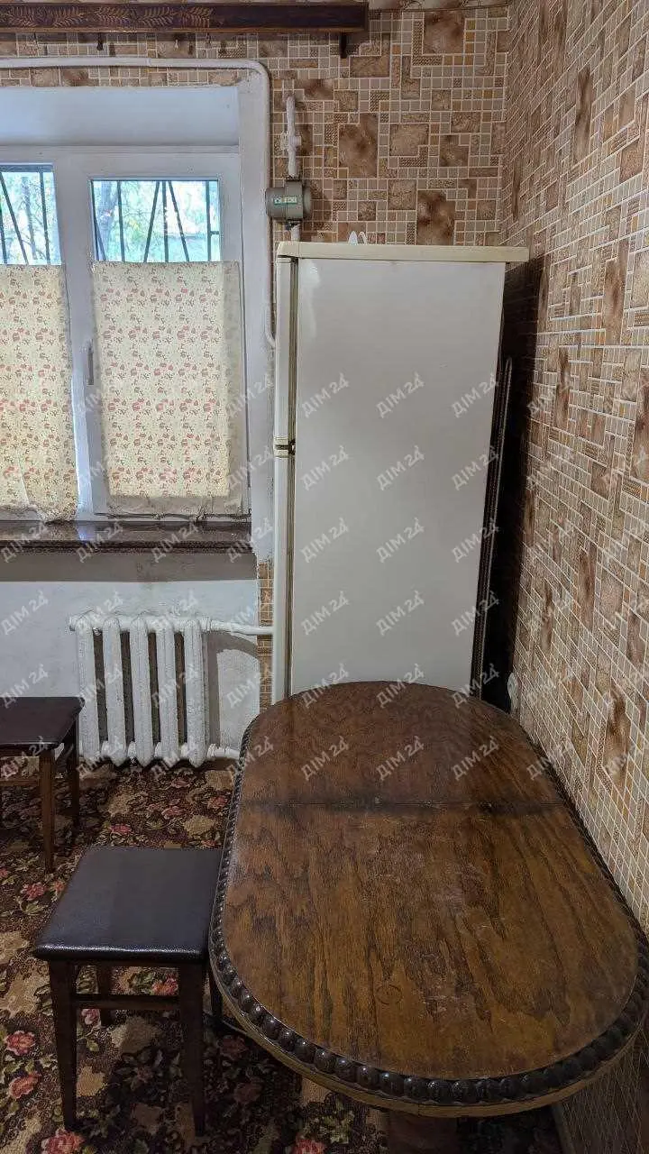 Бюджетна квартира поруч з зупинкою! 