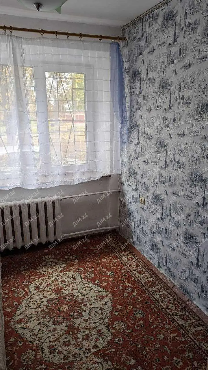 Бюджетна квартира поруч з зупинкою! 