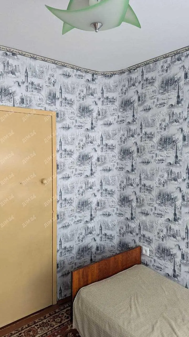 Бюджетна квартира поруч з зупинкою! 