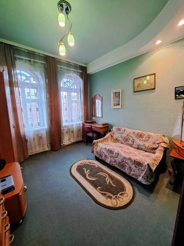 Триповерховий будинок у центрі Полтави!