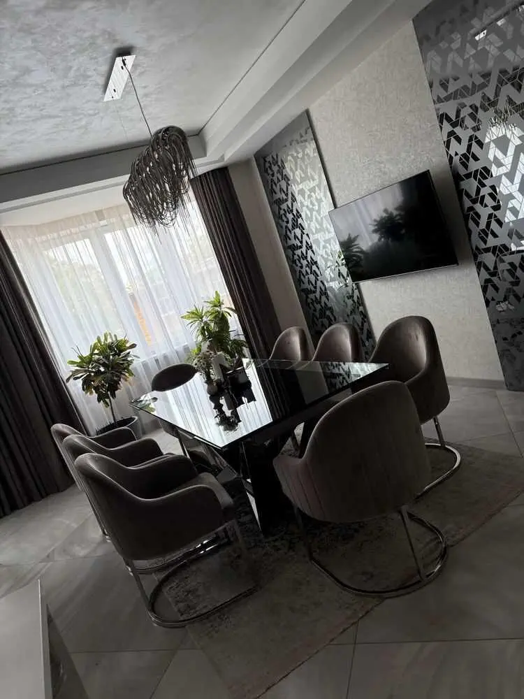 Розкіш та комфорт: Дизайнерська квартира на Стрітенській!