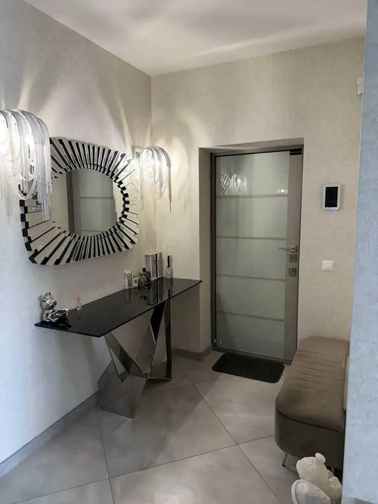 Розкіш та комфорт: Дизайнерська квартира на Стрітенській!