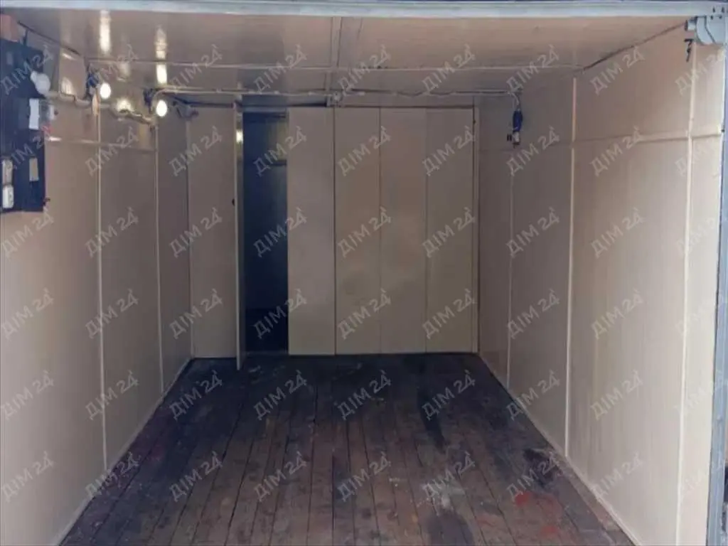 Гараж на Подолі