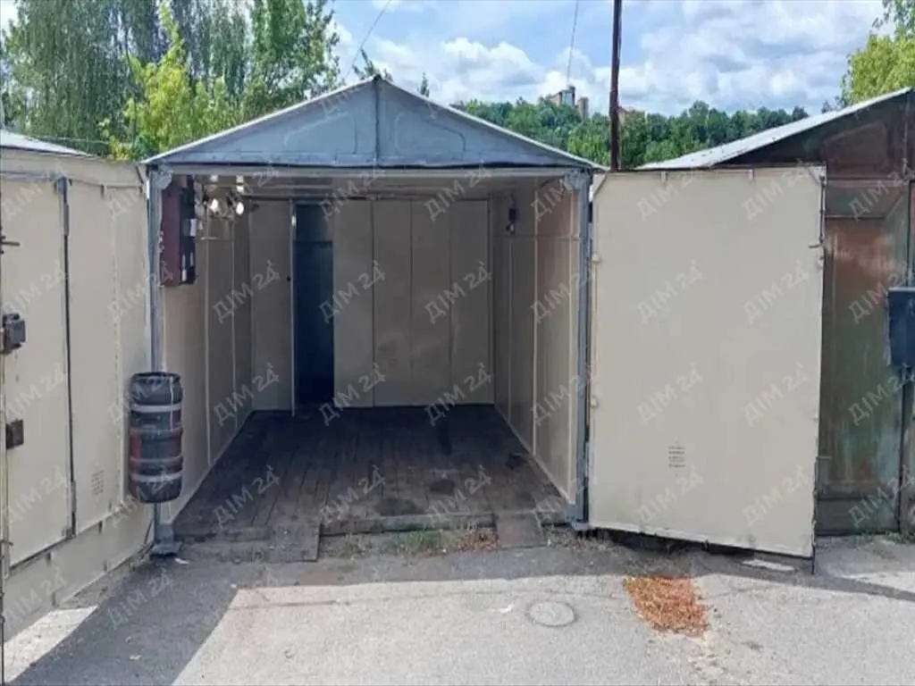 Гараж на Подолі