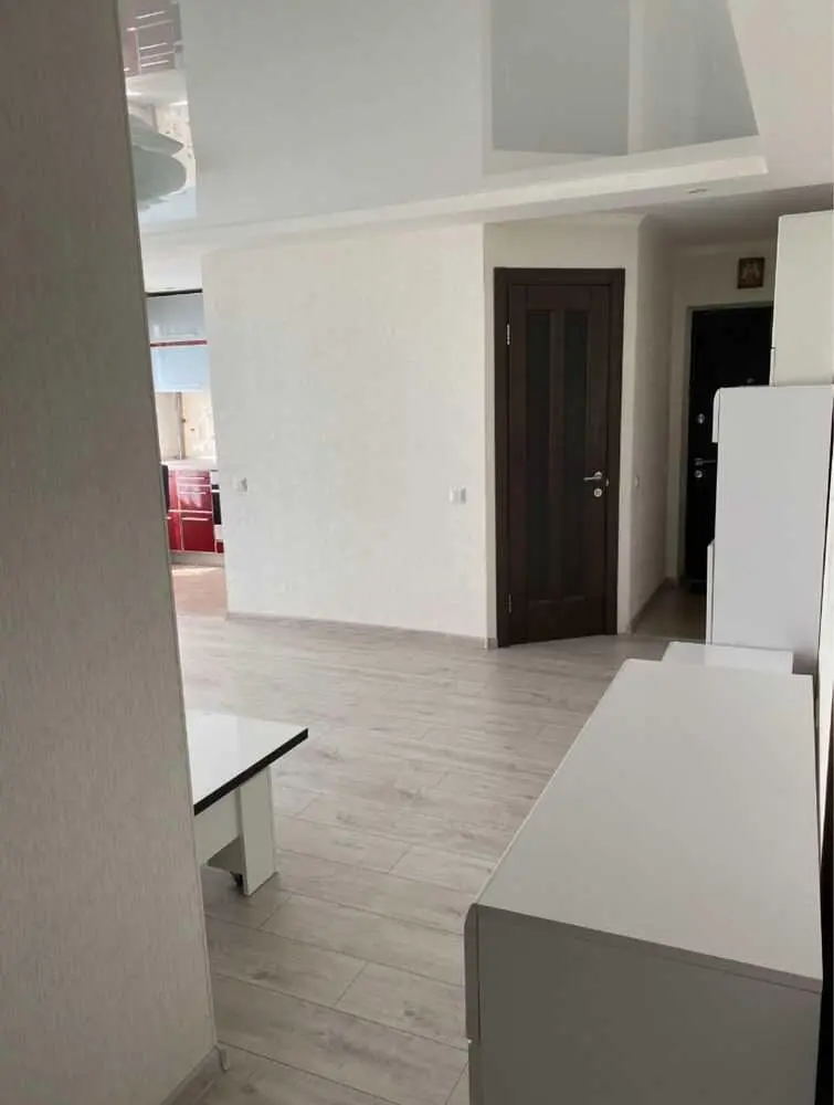 Простора 3-кімнатна квартира-студія на Браїлках!