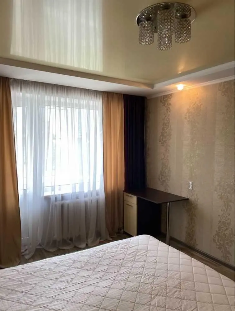 Простора 3-кімнатна квартира-студія на Браїлках!