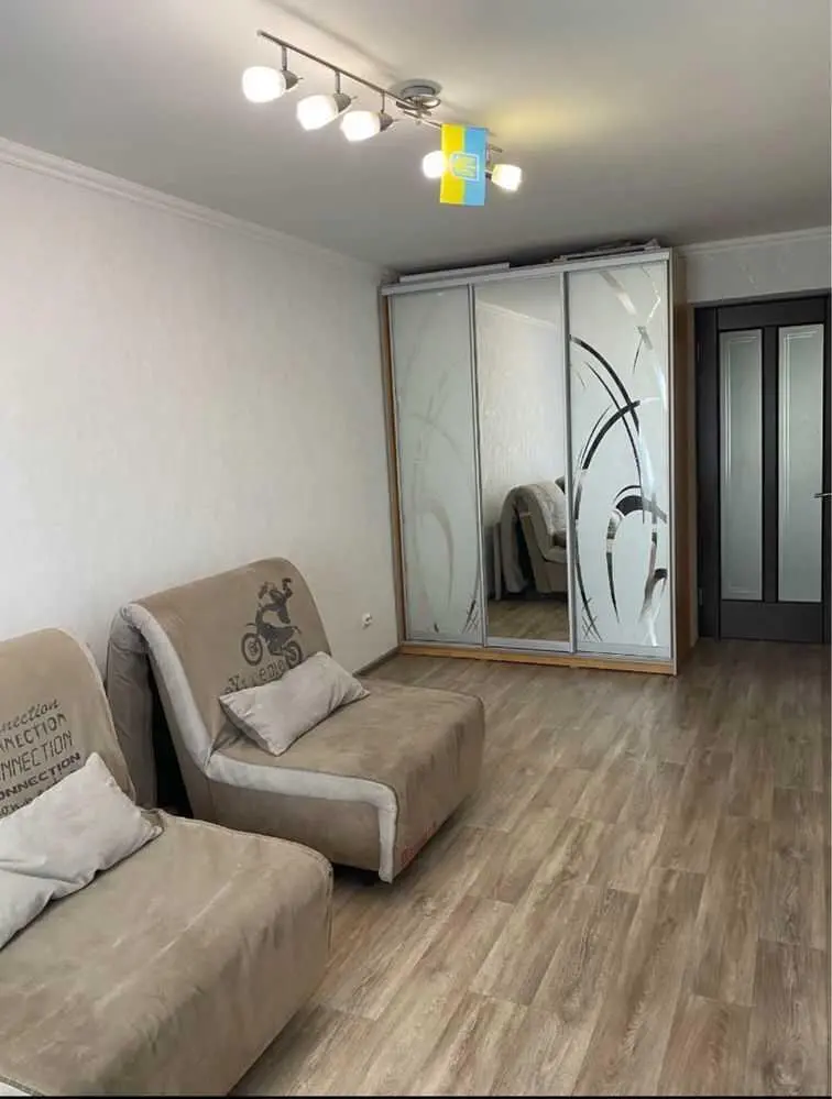 Простора 3-кімнатна квартира-студія на Браїлках!